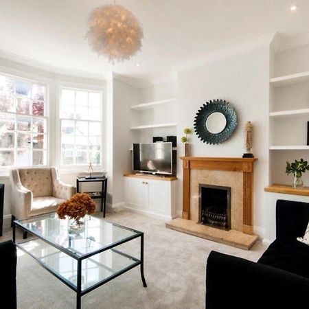 Modern Family Home In London Close To Amenities And Train Bagian luar foto