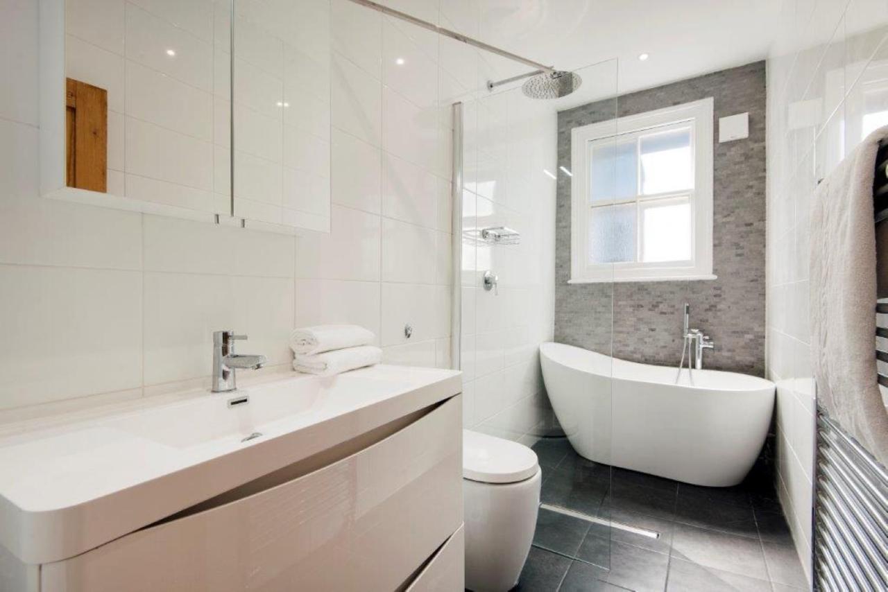 Modern Family Home In London Close To Amenities And Train Bagian luar foto