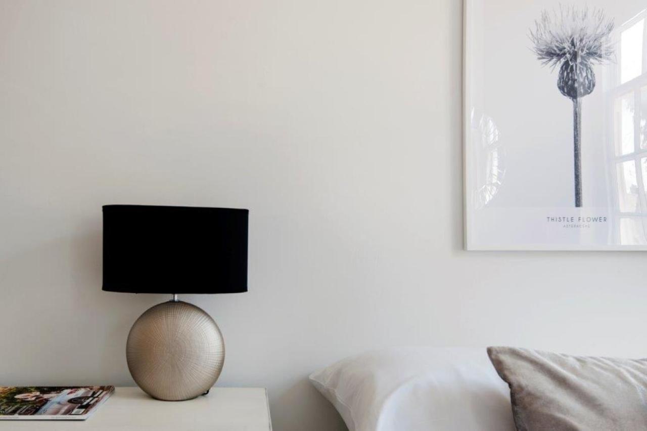 Modern Family Home In London Close To Amenities And Train Bagian luar foto